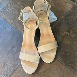 NWT Bella Marie nude parent block heel with ankle strap heels